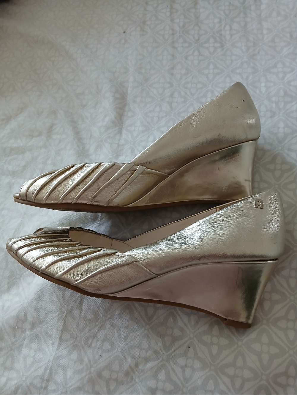 Etienne Aigner Women's Uma Peep-Toe Wedge Champagne Sz 6 Leather Bridal Formal - Picture 3 of 10
